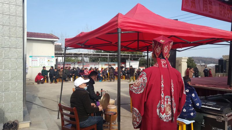  下基层|“文化惠万民·送戏下基层——土桥村村民兴致勃勃观看国家级非遗项目《楚剧》展演”