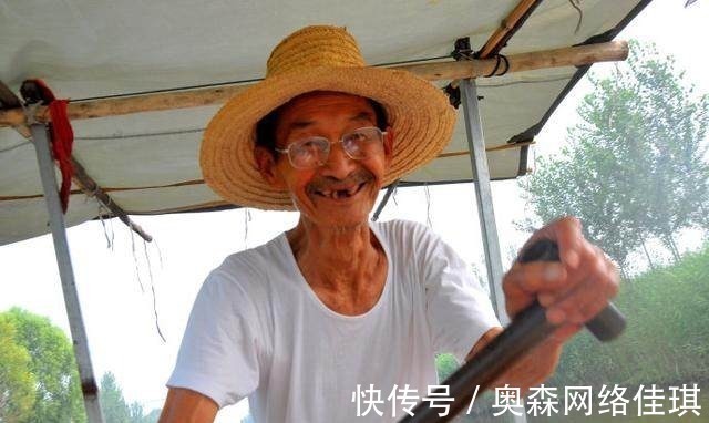 李调元#老艄公上联:鼻孔子,眼珠子,珠子高于孔子,秀才下联,堪称经典