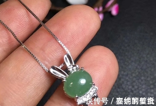 蝴蝶|翡翠雕刻首饰众多,面对动物镶嵌的翡翠首饰,你了解多少呢?