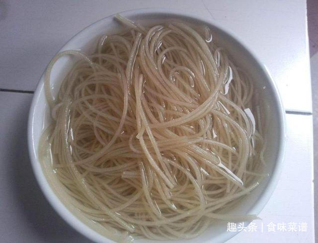 放心|6元一斤的红薯粉条能买吗看商贩怎么说,为了家人,早知早放心