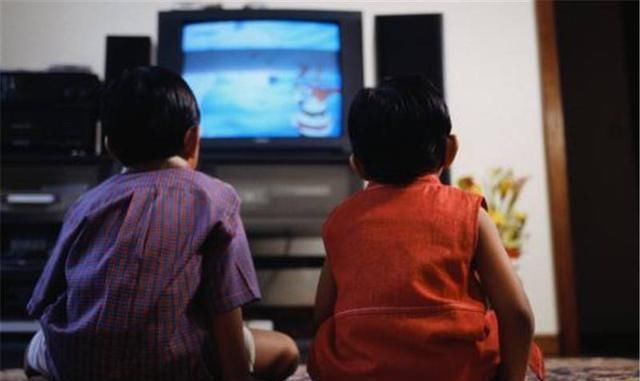 家长们|“妈妈,我想看电视”两位妈妈不同的回应,成就了两种不同人生