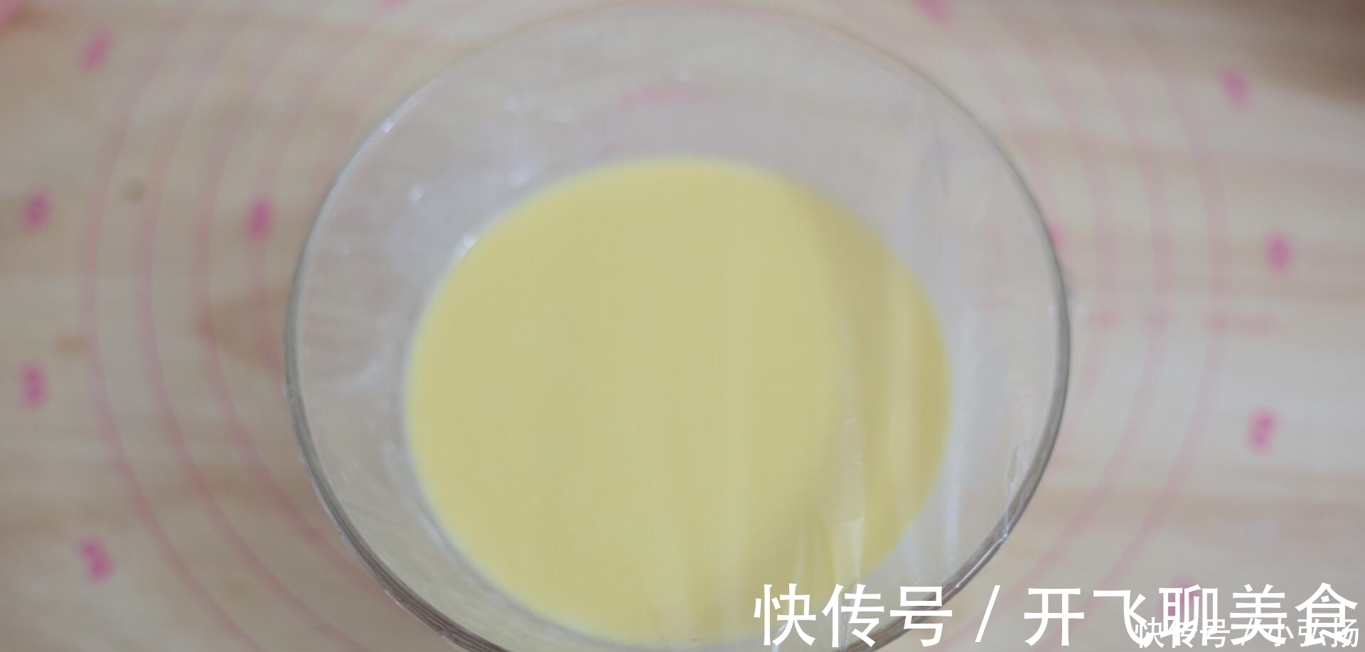 好吃|此蛋糕特简单,不抹面不裱花,一口平底锅就能做,好吃停不了口