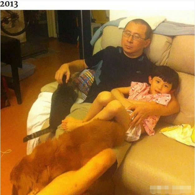 爸爸|爸爸每年抱着女儿拍张照,七张照片惹无数人泪目父爱如山!