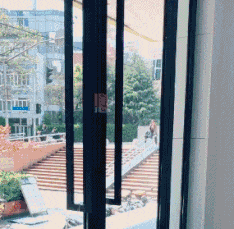 |搞笑GIF:摄影师都是高手,这结婚照P的,过火了吧