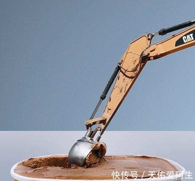 图片|艺术家将两张不同的图片拼接后,奇迹就这样发生了