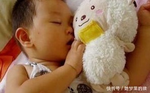 手机|孩子如果经常这么睡觉,以后可能与高个子无缘,父母要多加注意了