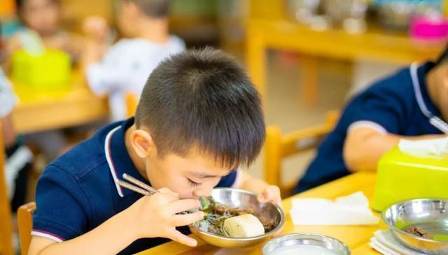 身高|身高遗传不是绝对?生长黄金期常吃6种食物,或可助孩子多长5厘米