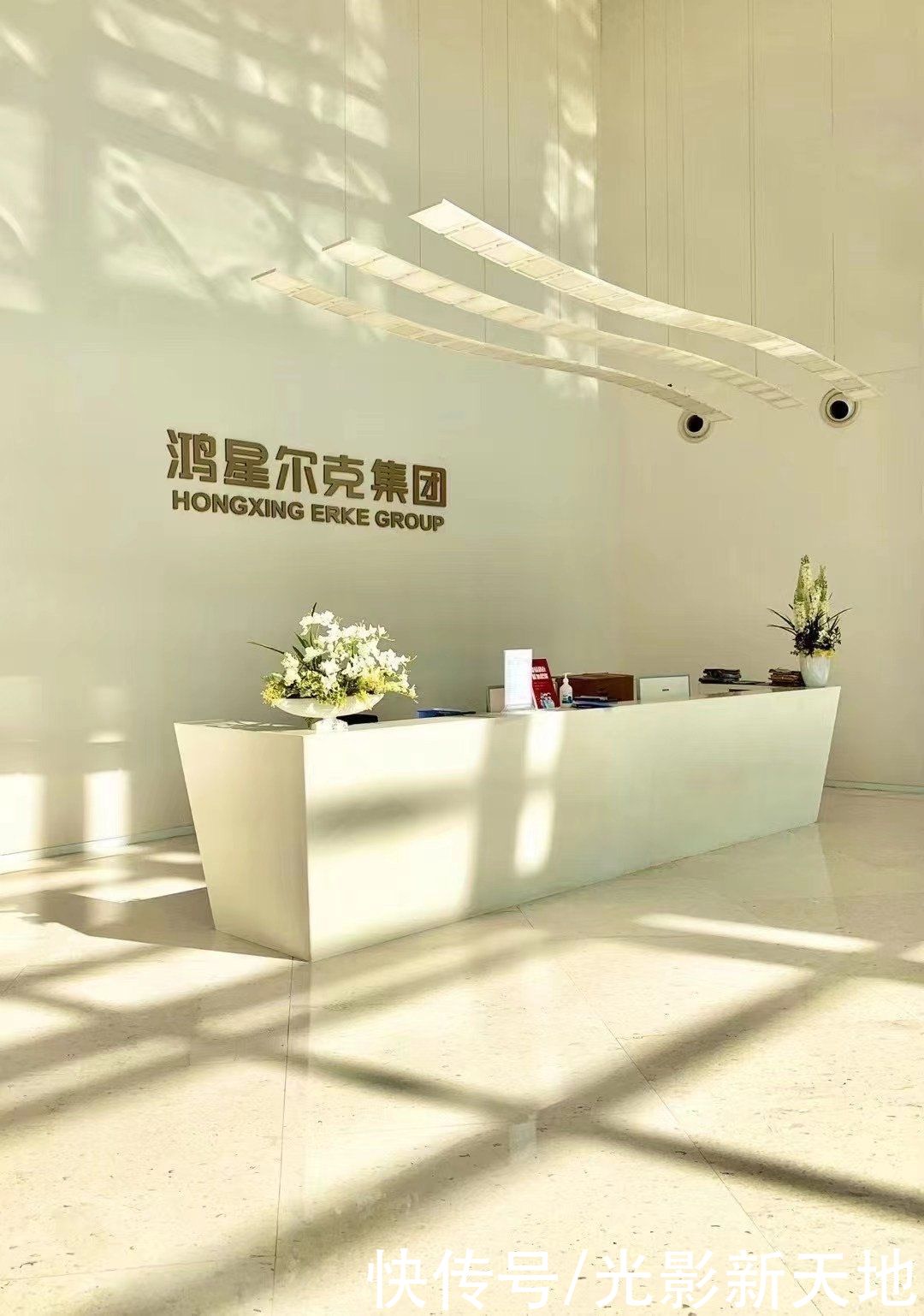 拍摄|鸿星尔克视频录制现场曝光，专业团队协助拍摄，进口电脑当提词器
