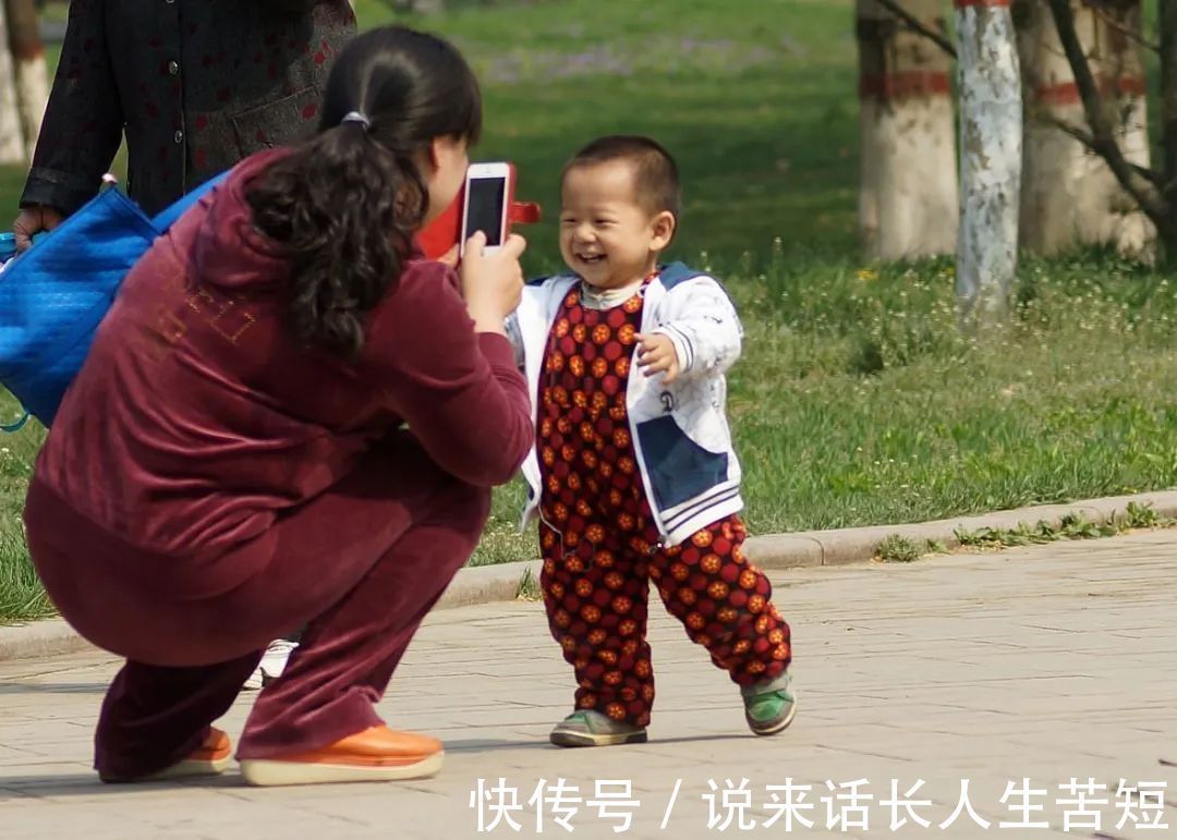 脊柱|4个错误做法,可能让宝宝骨骼“发育畸形”,很多人被蒙在鼓里