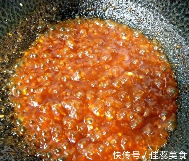 做鱼时，去腥加酒加醋都不对，这才是最好吃的做法，让您爱上吃鱼