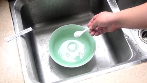 厨房下水道倒一碗水,厉害了,下水道不脏不堵也不臭,早知早受益