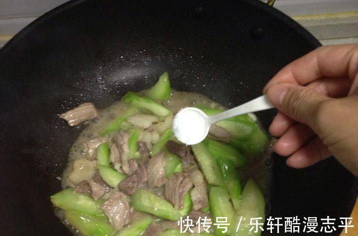 营养|三伏天，丝瓜和它是绝配，好吃不上火，营养互补，现在吃正当季