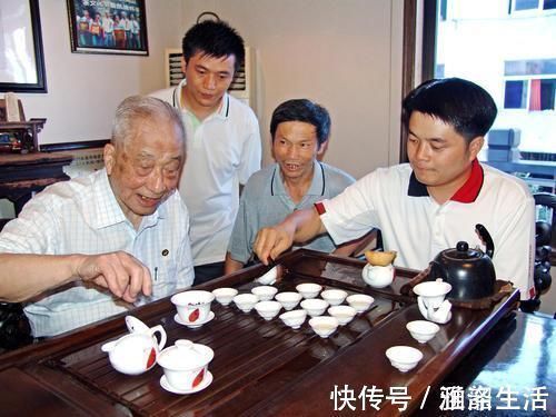 乌龙茶|喝茶益健康,助力长寿,108岁的茶学界泰斗,堪称“长寿标本”
