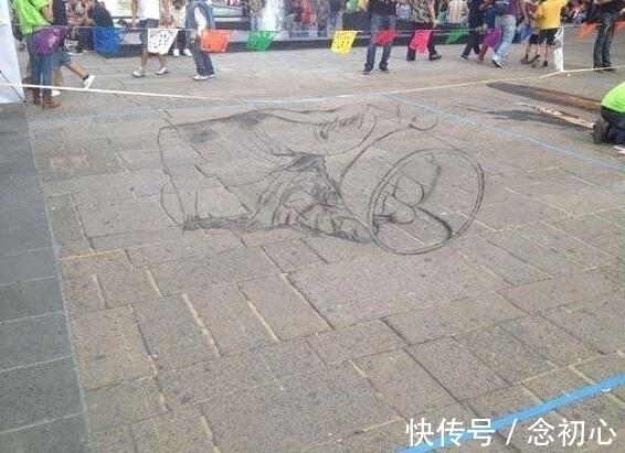 画画&用粉笔在地上画画,涂上颜色,路人都不相信自己的眼睛