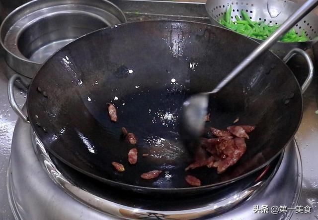四季豆|厨师长教你饭店腊肠炒芸豆做法，满满都是小技巧，清脆可口又简单