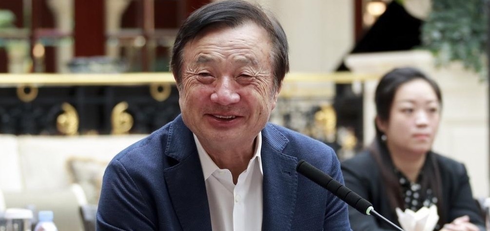 任正非|脱掉袜子,率先跳进泥坑里推车!任正非以身示范:老板就该打头阵