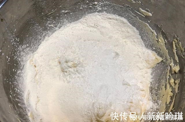 家有烤箱，试试这蛋糕做法，松软香甜，比例特好记，新手一学就会