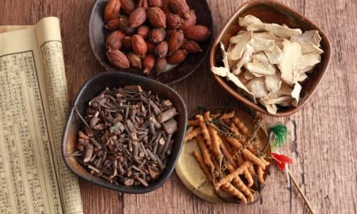 本草求真|没病也可以吃点三七粉？三七粉究竟是治啥病的，中药有哪些特点？