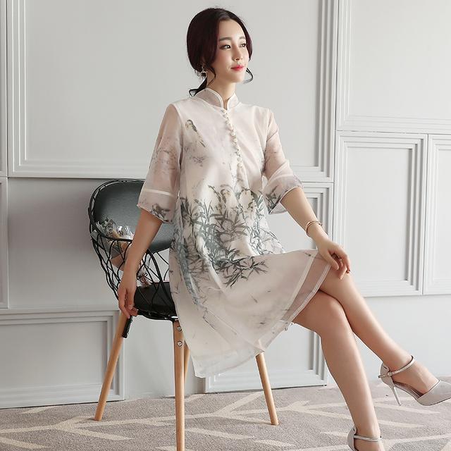 刺绣 秀丽改良版旗袍,尽显东方女性优雅韵味