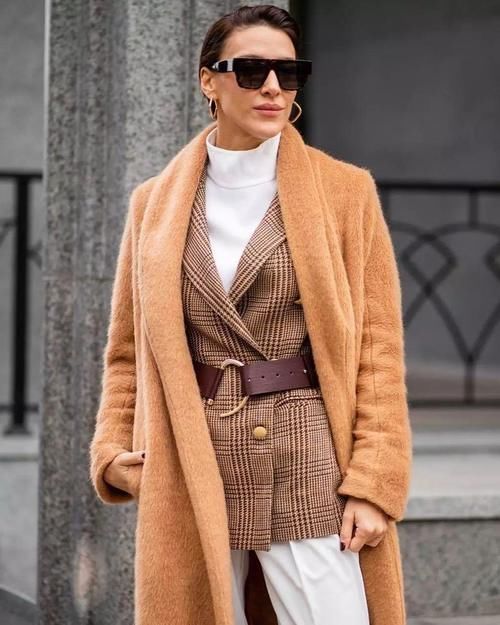 2021流行“西装＋大衣”的穿法，优雅干练又时髦，前提是选对款式