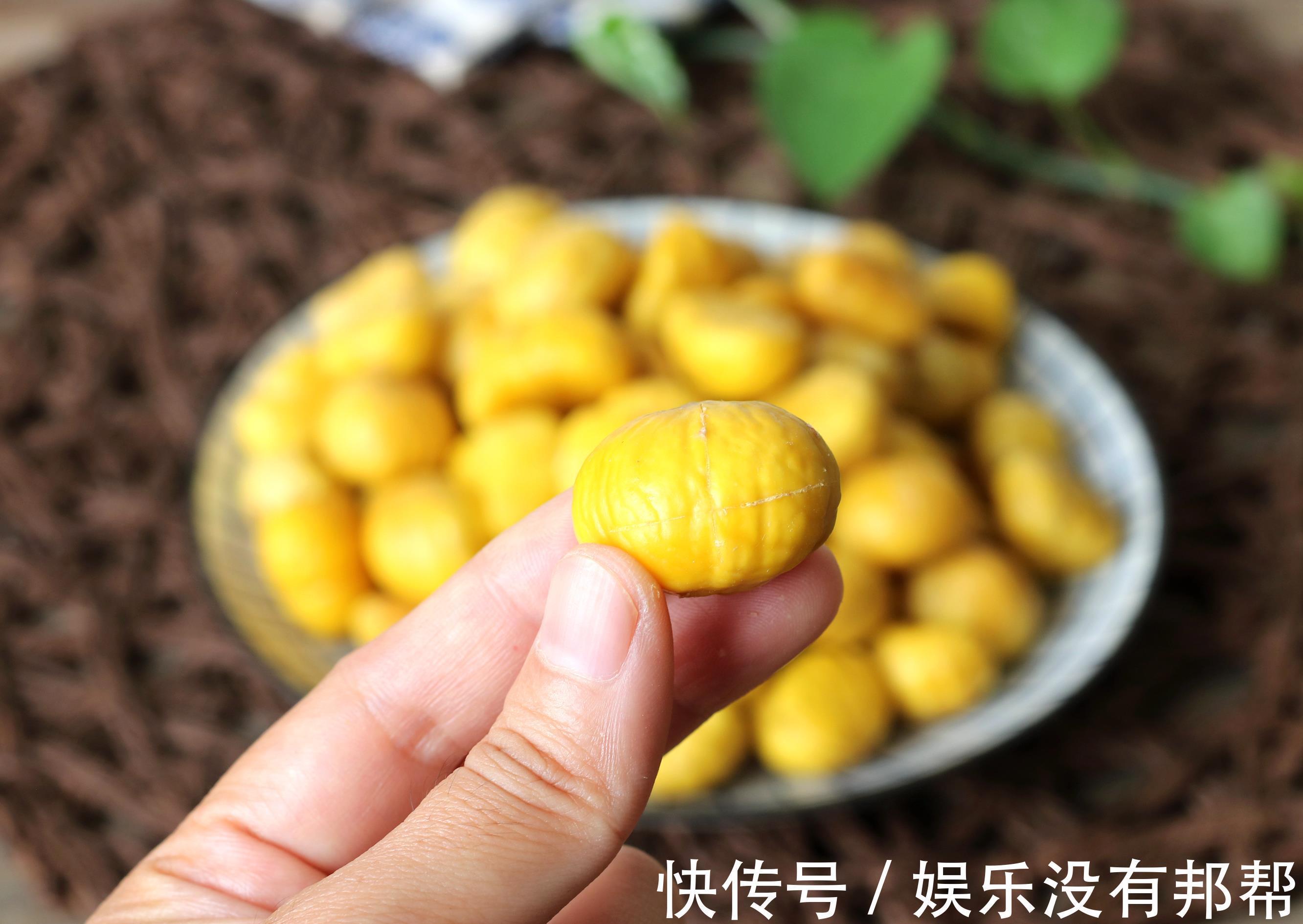 板栗|板栗剥皮，这方法真好用，我家每年都剥很多，冬天吃特省事