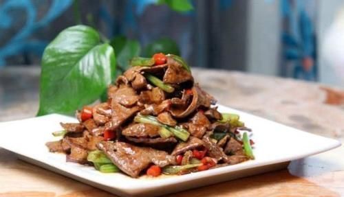 炒猪肝之前多加一步,猪肝又鲜又嫩,而且没有腥味,味道更好吃