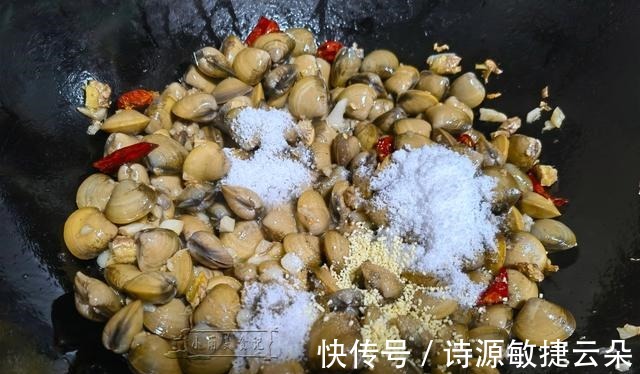 老一辈眼里的美食,小时候桌上有它就算开荤了,咸香入味超级下饭!