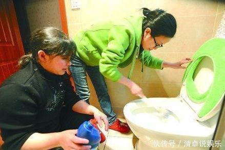 马桶上尿渍又黄又臭一个管用“土方法”,让马桶瞬间干净无异味