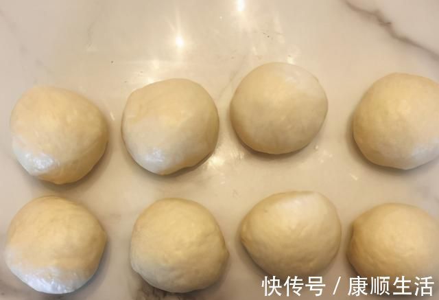 面团|教你做1款小吃,3个鸡蛋1碗面粉,不放一滴水,比油条包子好吃