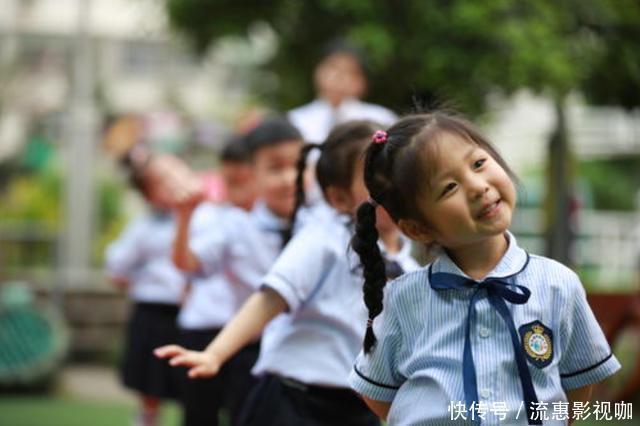 打招呼|''中国式礼貌'',正在慢慢的毁掉孩子,家长们还在沾沾自喜吗?