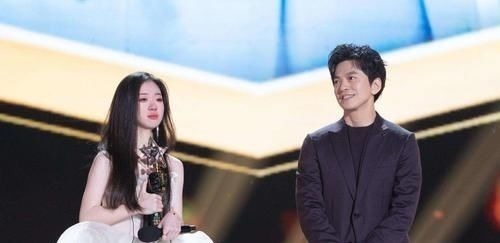 单依纯 单依纯为母亲夺得好声音冠军,成名之后如何抉择,才是真正考验