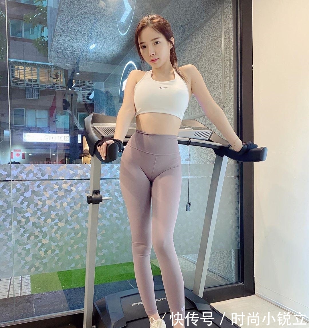 瑜伽裤 年轻女生很喜欢穿的瑜伽裤,你认为穿出街合适吗