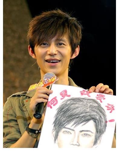 好脾气|节目录制失控，何炅离席，成龙一脚踹向主持人，网友却说解气