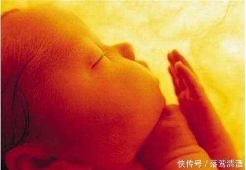 捂脸|胎儿每天在妈妈肚子里干些啥看完这5张图,心都暖化了