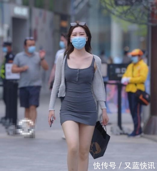 针织衫 美女穿搭深灰色连衣裙搭配浅灰色针织衫,优雅大气!