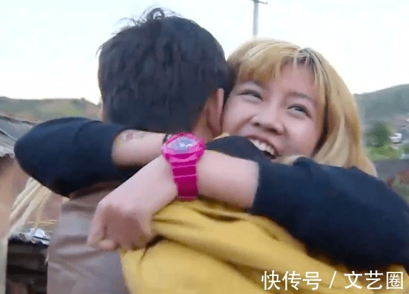 气质|《变形计》张迪和丽姐逛街被偶遇，丽姐很潮大长腿吸睛，气质比张迪还社会