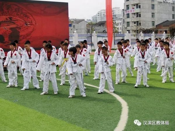 学校|【聚焦“双减”】汉滨区东坝小学：构建体育课程体系 促进学生健康成长