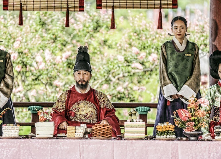 皇帝的一顿饭几十个或上百个菜种,肯定吃不了,那剩下的饭都是怎么处理的?