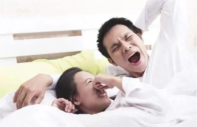 男性衰老时,晨起后一般会有5“怪像”,假如没有,恭喜还年轻