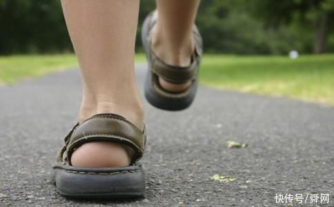 走路姿势|你会走路吗走路姿势不对有损健康,错误的走路姿势有哪些