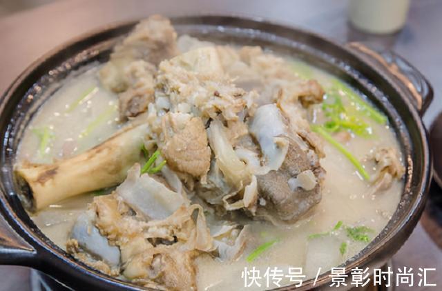 味香|炖骨头汤,记住“2不放”,汤汁浓白鲜美,味香无腥味,好喝