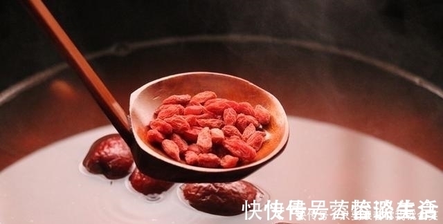 真红糖|80岁奶奶：每天这样吃花生，越吃越精神，做法简单一看就会