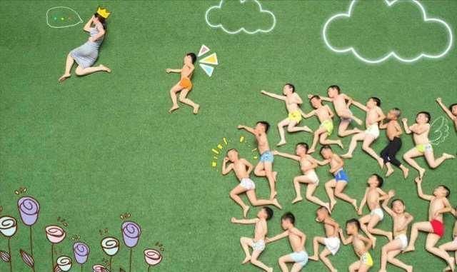 孩子|孩子因病缺席幼儿园的毕业照,后来爸爸的做法太赞了