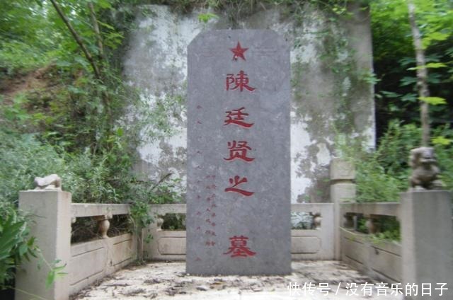 陷入绝境|他为何能成为“军史布衣第一人”只因挽救了陷入绝境的红25军!