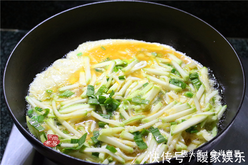 女儿点名要吃此菜，烹调简单，鲜嫩香软，清热利尿低热量