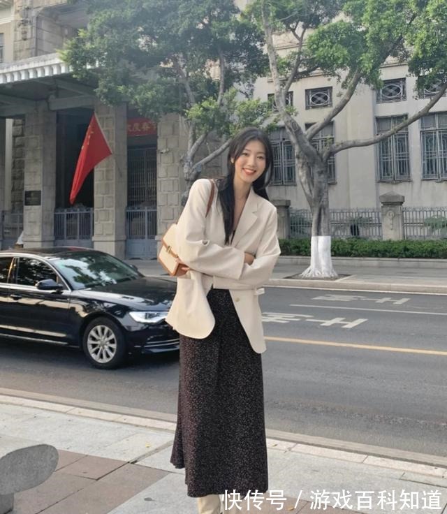 裙子 西装下少配裤子,现在流行“西装+裙子”,轻熟贵气又不失甜美!