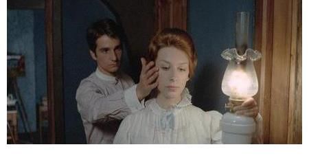 地狱篇#《两个英国女孩与欧陆》:用雕塑揭露战争的罪恶,书写反转未来