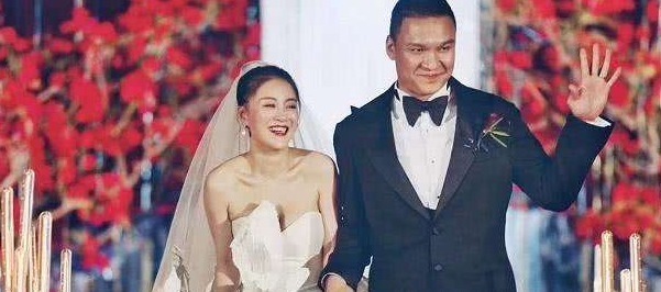 曾在《好聲音》敗給張碧晨，現(xiàn)在資源遠超冠軍，身家過億成了贏家