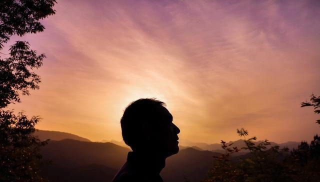 俗语|俗语“父母在,人生尚有来处”,下半句“父母去,人生只剩归途”