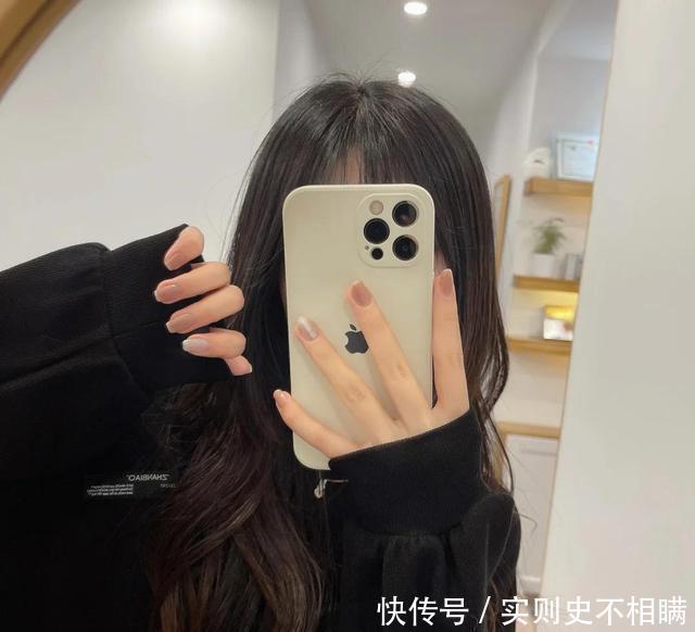 美甲师|过年美甲可不能输!这几款美甲精致时髦还显手白,照着做就行!